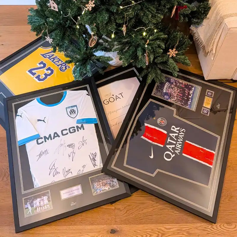 Cadres maillot de foot My Goat sous le sapin de noel - OM signé, PSG 2025 avec étoile et Lakers.
