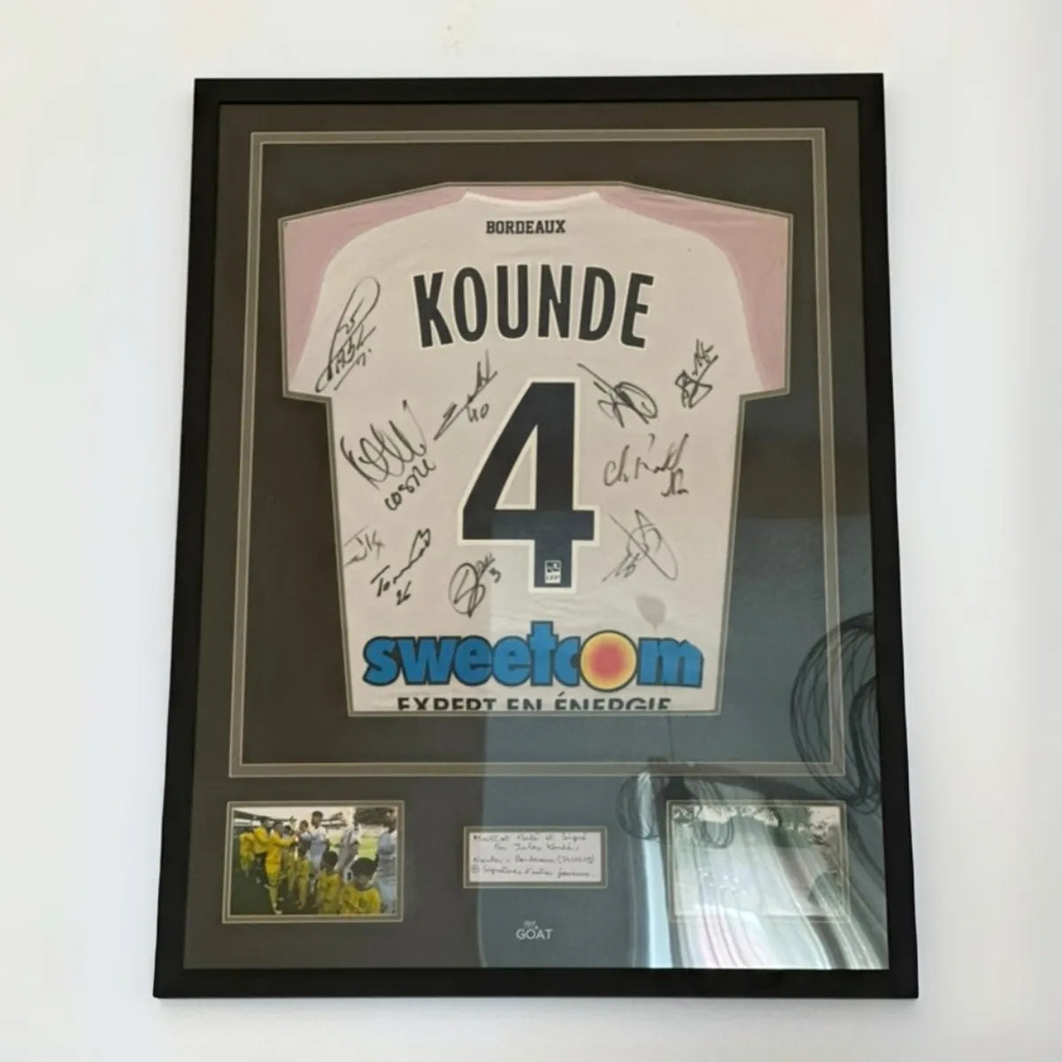 maillot encadré kounde dedicacé