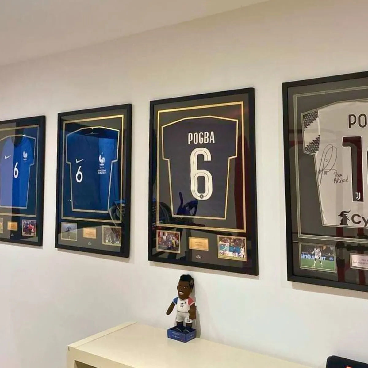 collection maillots encadrés pogba